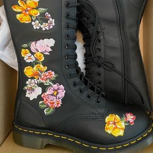 1914 Dr. Marten Vonda II, never worn, in box.